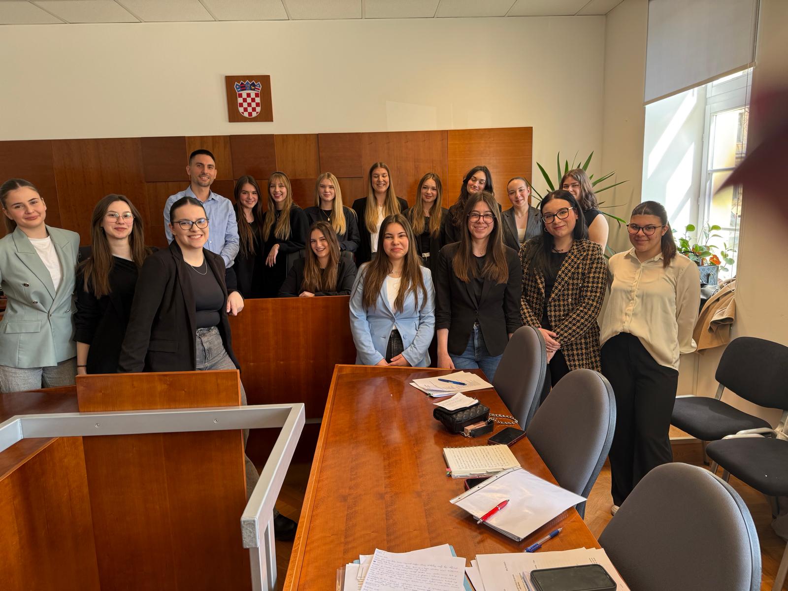 Pročitajte više o članku Simulirano suđenje